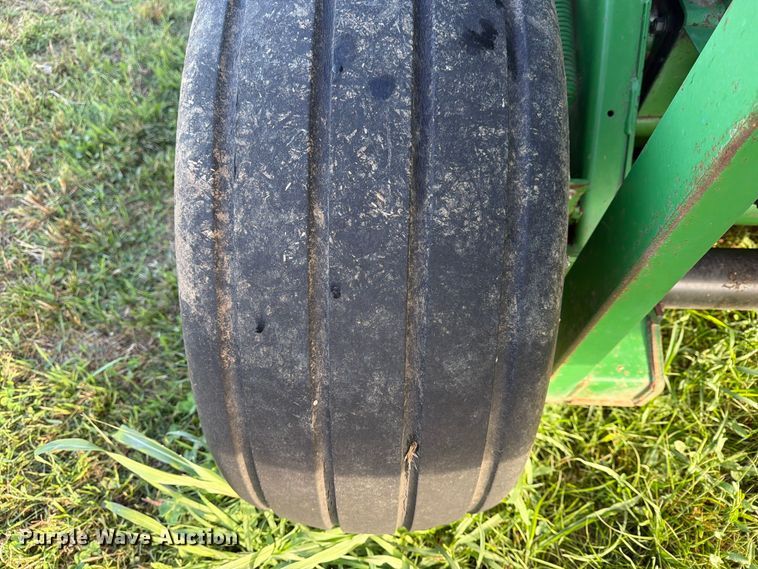 image for item FN2677 1995 John Deere 535 round baler