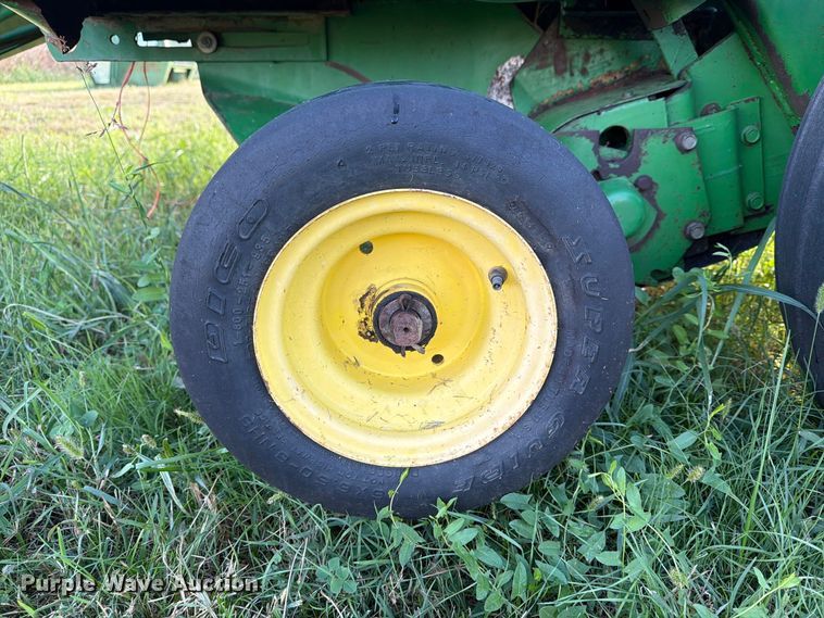 image for item FN2677 1995 John Deere 535 round baler