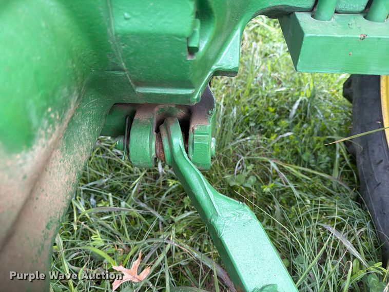 image for item FN2679 1966 John Deere 2510 tractor