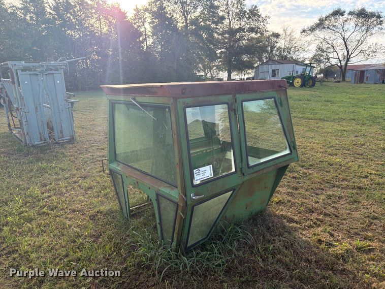 image for item FN2680 Tractor cab