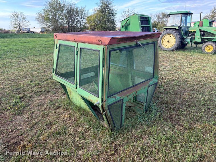 image for item FN2680 Tractor cab