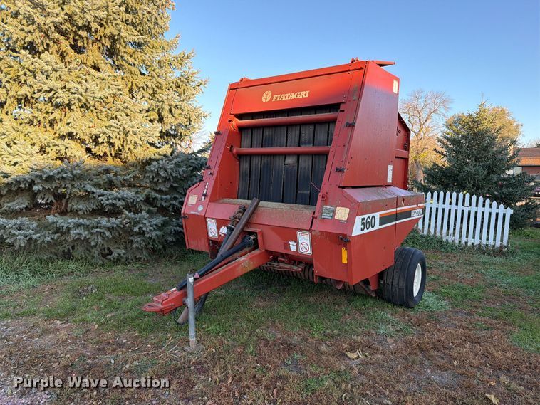 Hesston 560 round baler