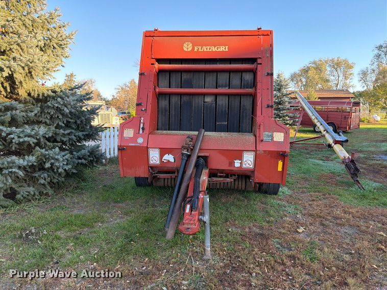 image for item FT6962 Hesston 560 round baler