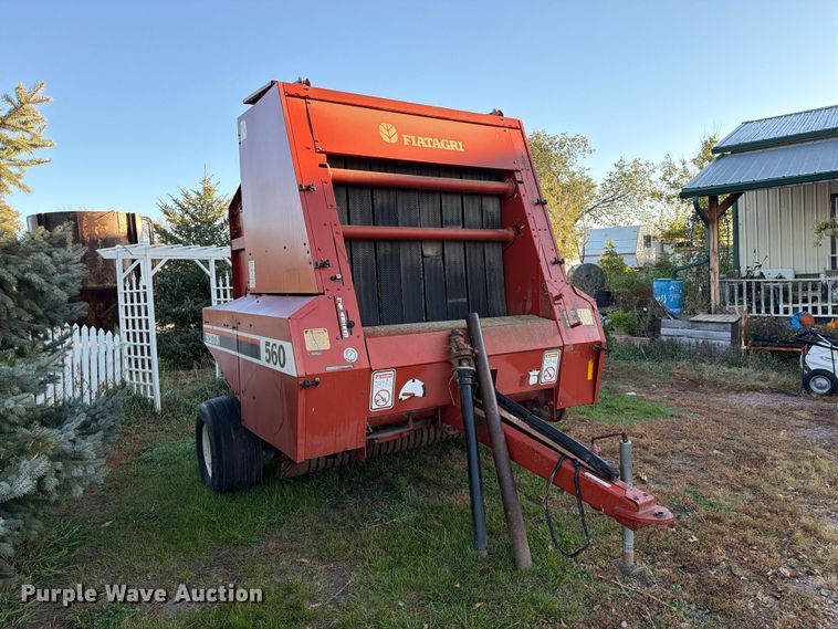 image for item FT6962 Hesston 560 round baler