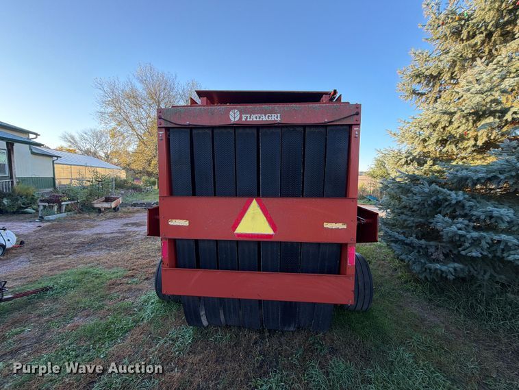 image for item FT6962 Hesston 560 round baler
