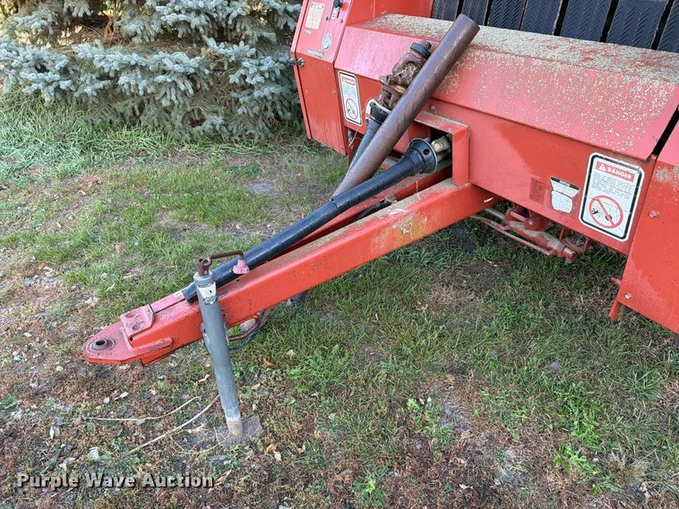 image for item FT6962 Hesston 560 round baler