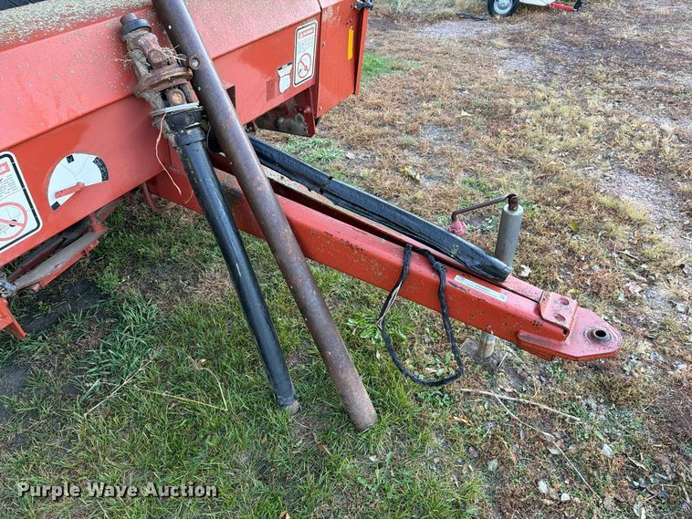 image for item FT6962 Hesston 560 round baler