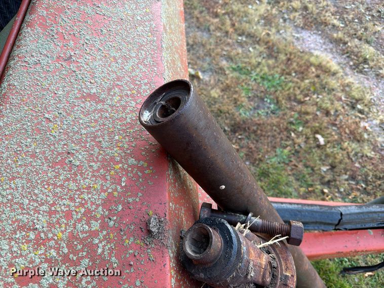 image for item FT6962 Hesston 560 round baler