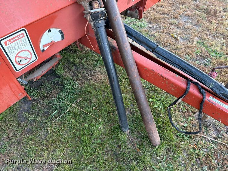 image for item FT6962 Hesston 560 round baler