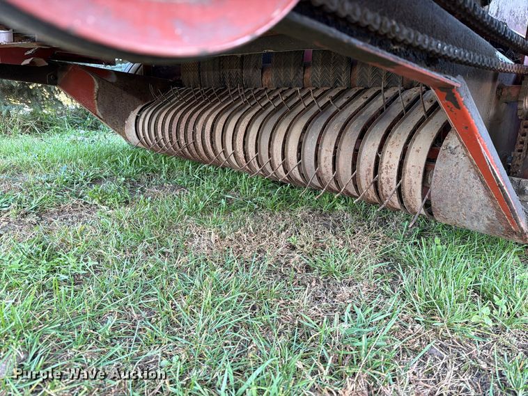 image for item FT6962 Hesston 560 round baler