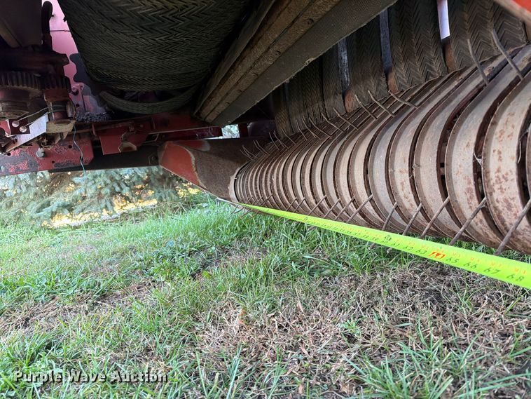 image for item FT6962 Hesston 560 round baler