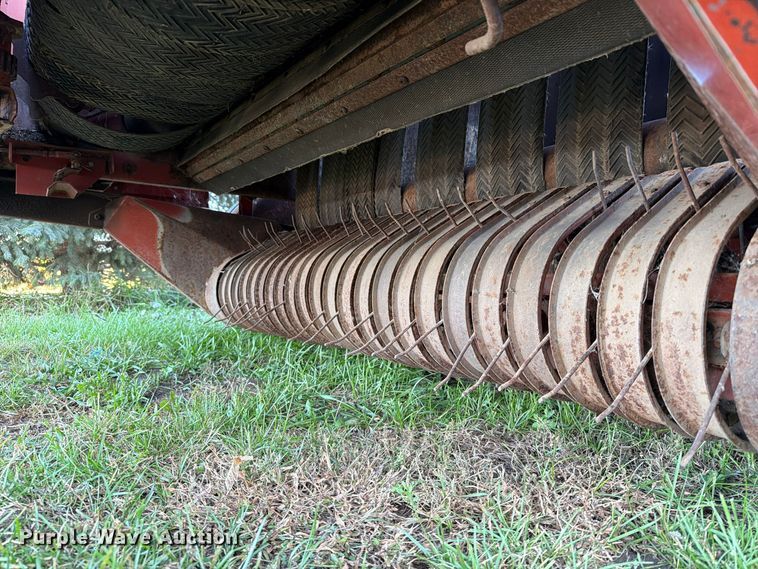 image for item FT6962 Hesston 560 round baler