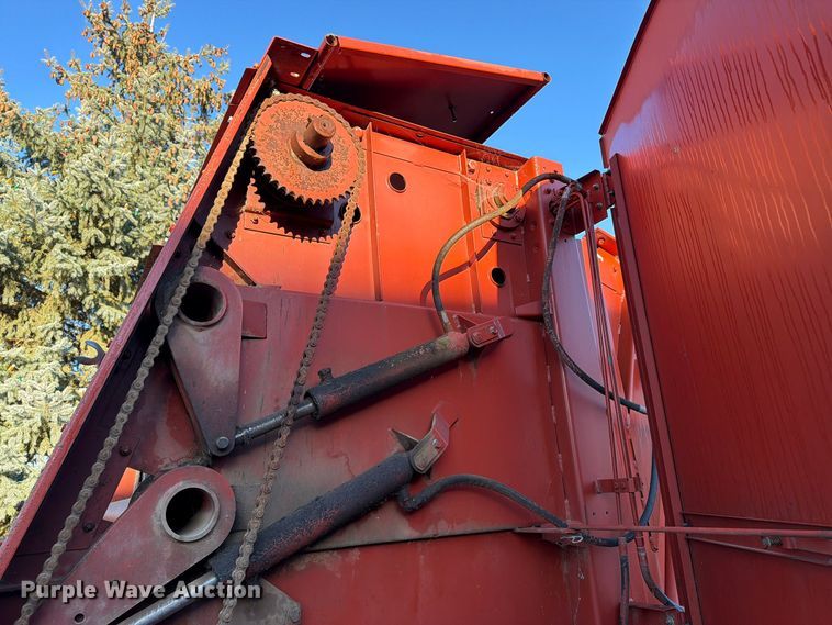 image for item FT6962 Hesston 560 round baler
