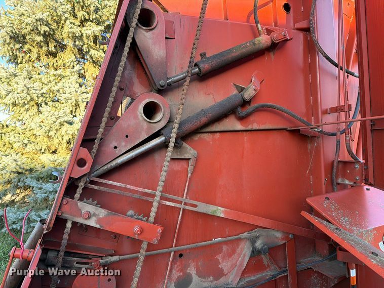 image for item FT6962 Hesston 560 round baler