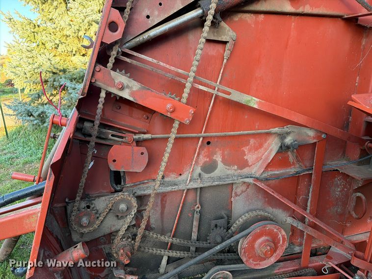 image for item FT6962 Hesston 560 round baler