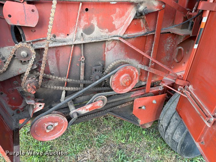 image for item FT6962 Hesston 560 round baler