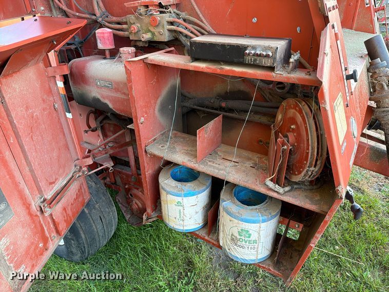 image for item FT6962 Hesston 560 round baler