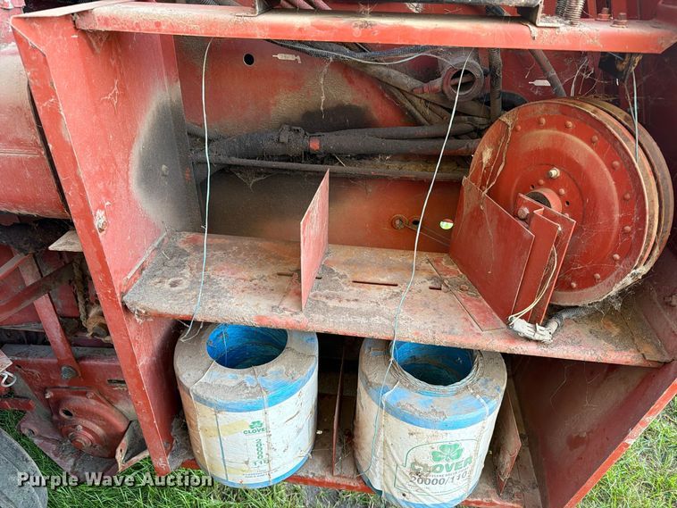 image for item FT6962 Hesston 560 round baler