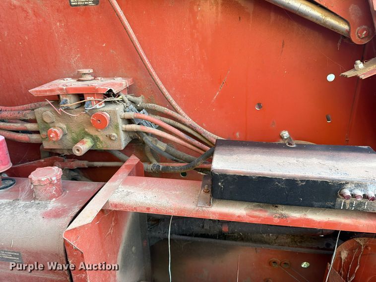 image for item FT6962 Hesston 560 round baler