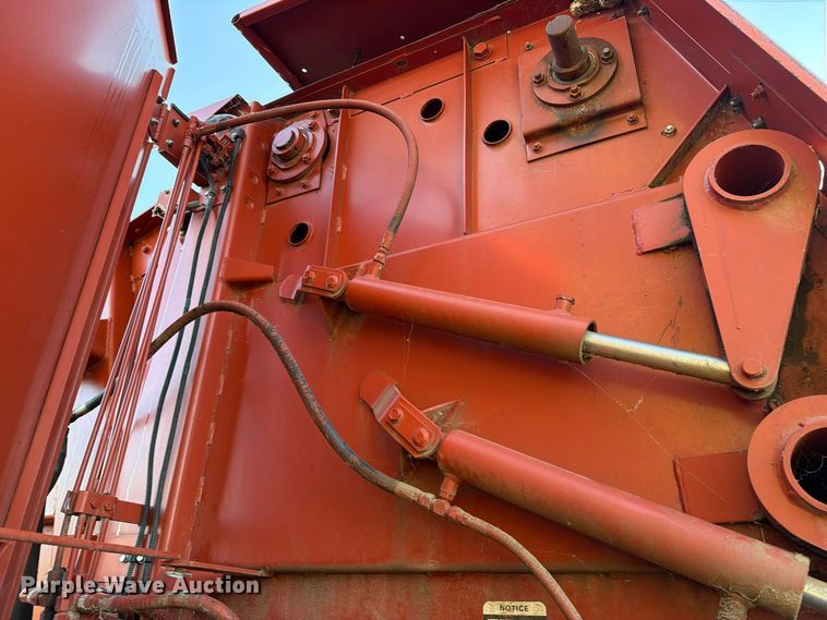 image for item FT6962 Hesston 560 round baler