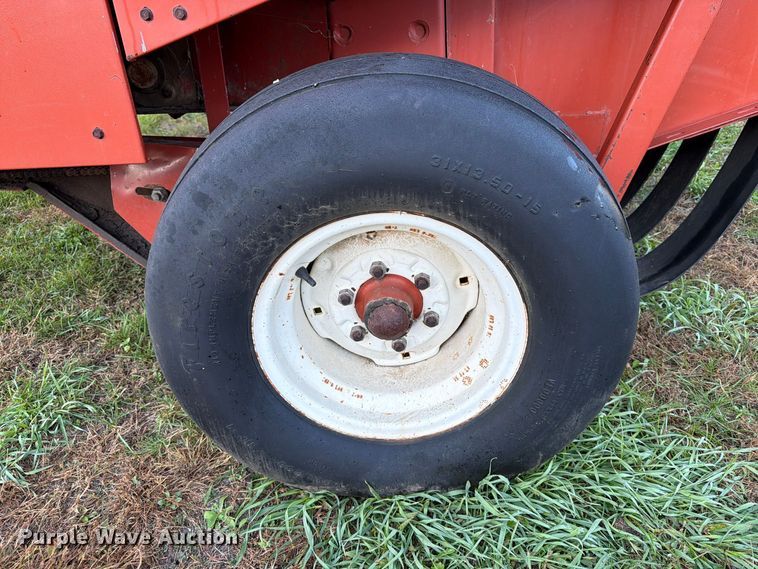 image for item FT6962 Hesston 560 round baler