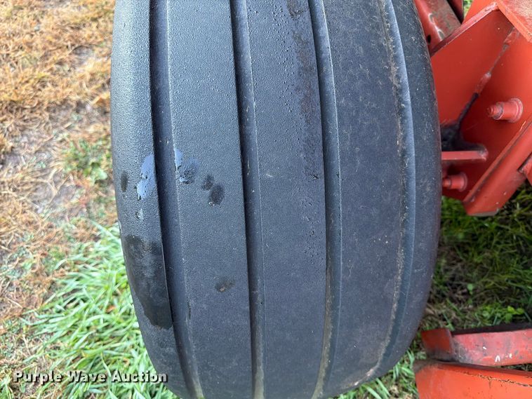 image for item FT6962 Hesston 560 round baler