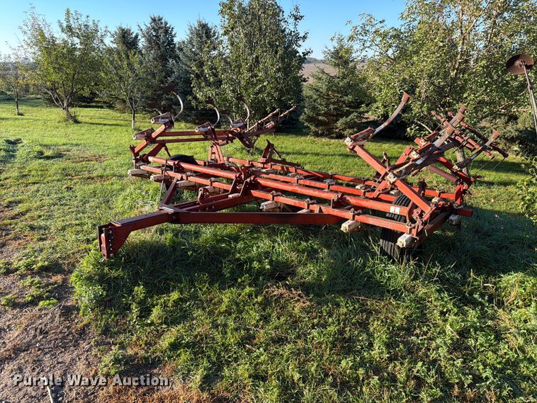 International field cultivator