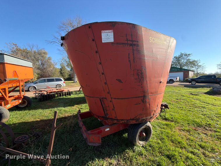 image for item FT6966 Schuler 4510M feed mixer