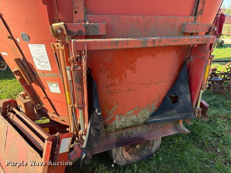image for item FT6966 Schuler 4510M feed mixer
