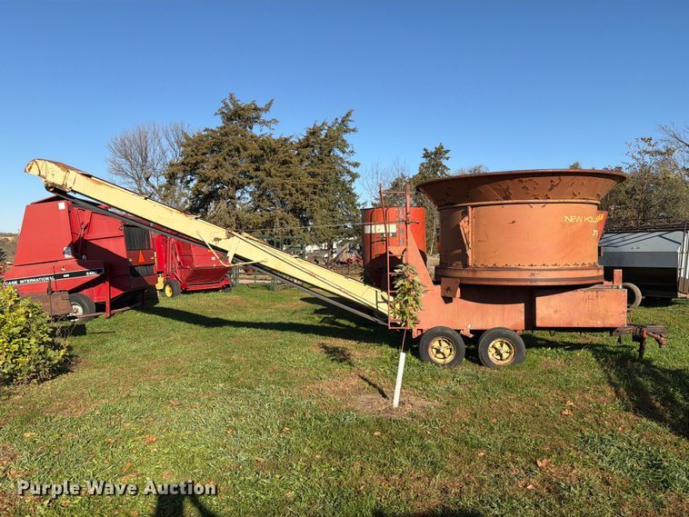 image for item FT6967 New Holland 379 bale processor