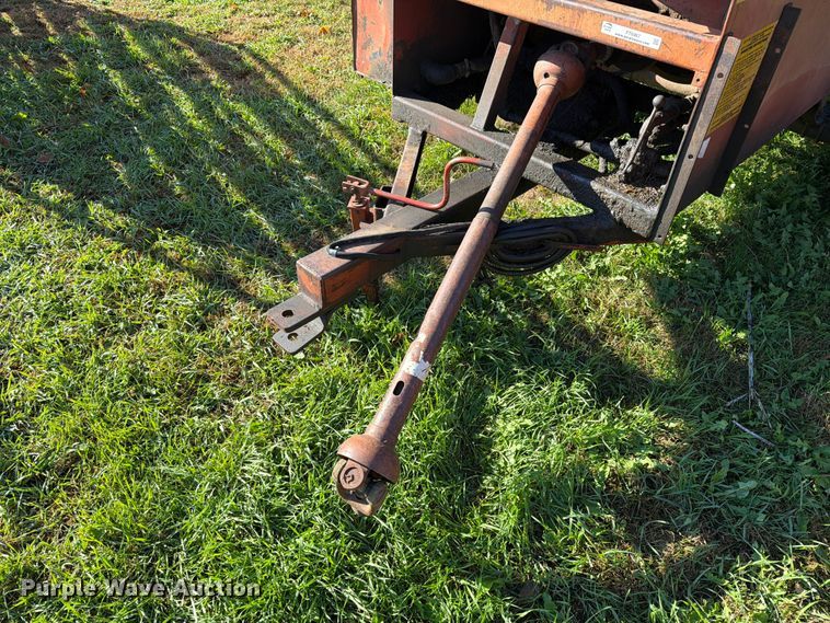 image for item FT6967 New Holland 379 bale processor