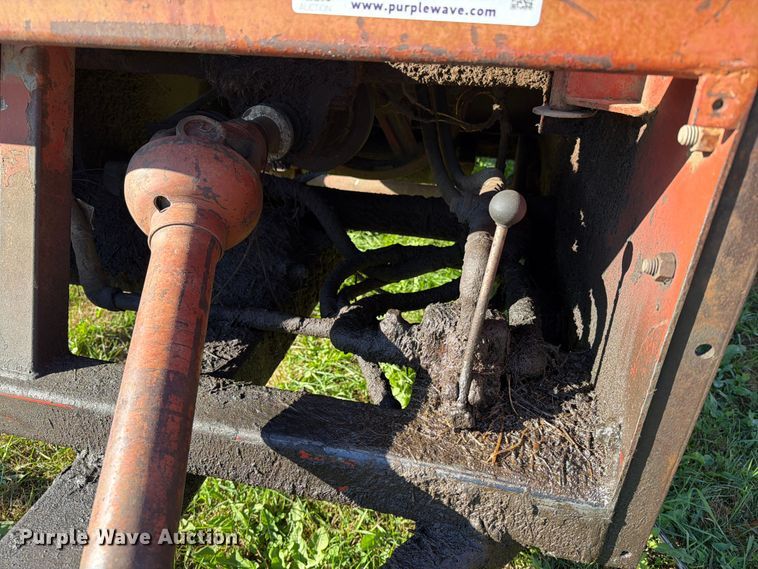 image for item FT6967 New Holland 379 bale processor