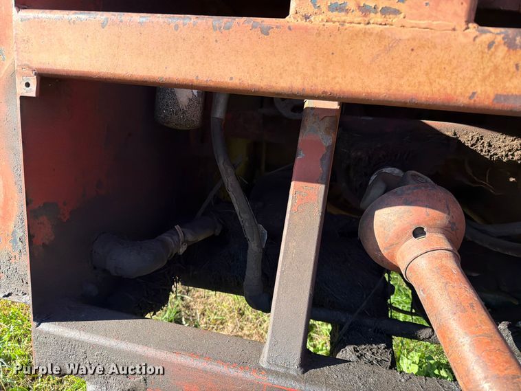 image for item FT6967 New Holland 379 bale processor