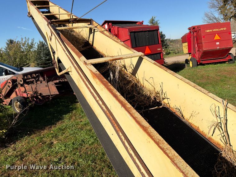image for item FT6967 New Holland 379 bale processor