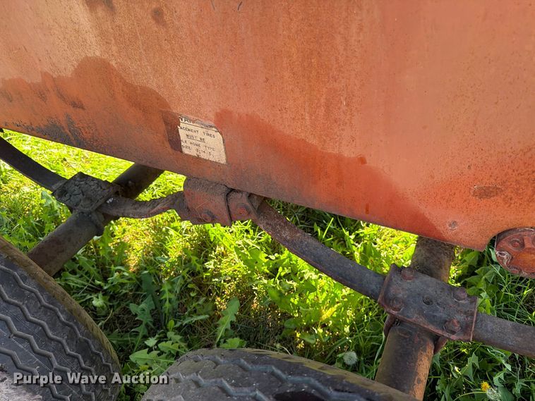 image for item FT6967 New Holland 379 bale processor