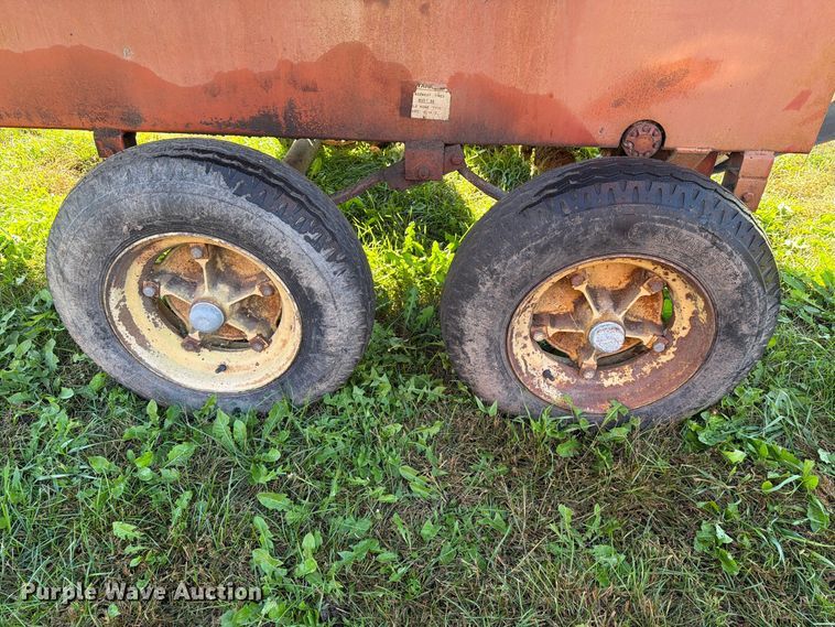 image for item FT6967 New Holland 379 bale processor