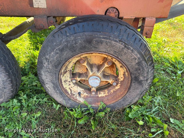 image for item FT6967 New Holland 379 bale processor