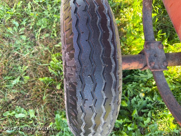 image for item FT6967 New Holland 379 bale processor