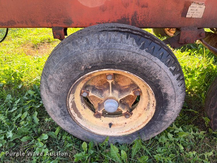 image for item FT6967 New Holland 379 bale processor