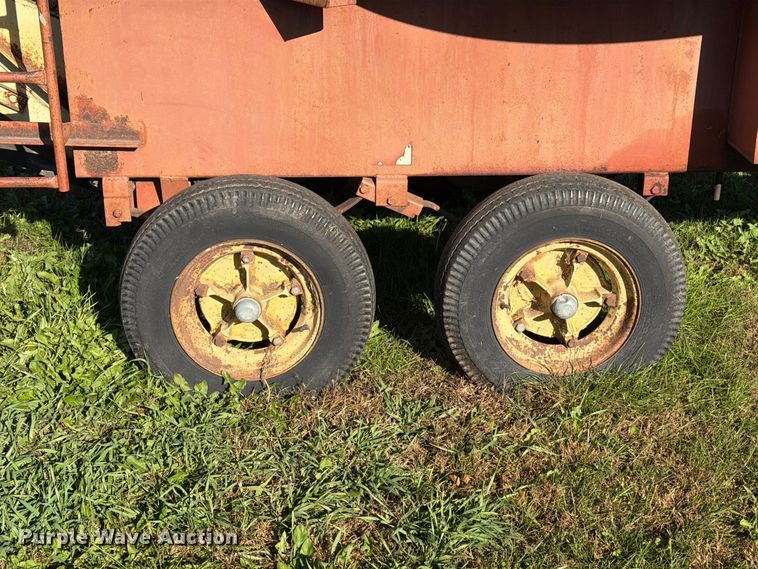 image for item FT6967 New Holland 379 bale processor