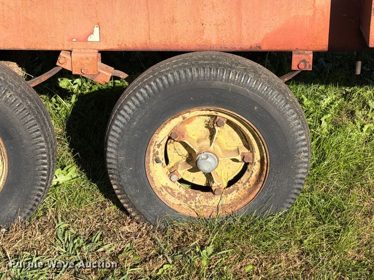 image for item FT6967 New Holland 379 bale processor