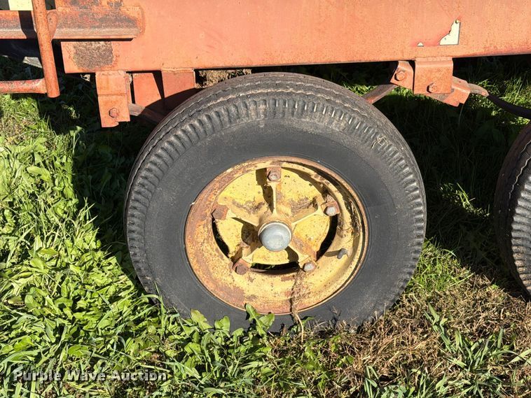 image for item FT6967 New Holland 379 bale processor
