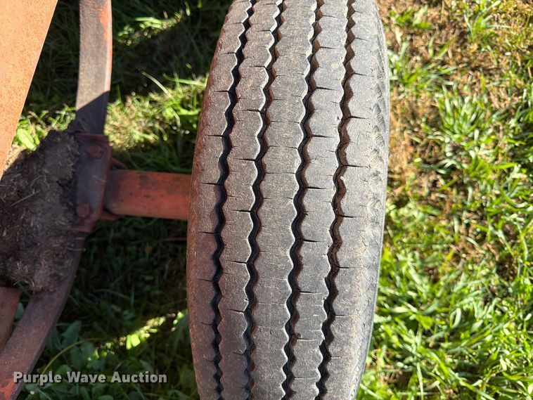 image for item FT6967 New Holland 379 bale processor
