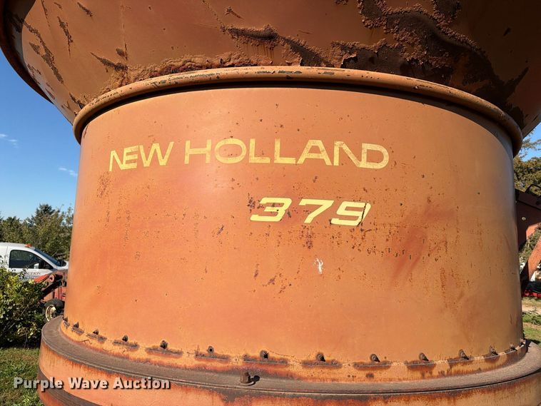 image for item FT6967 New Holland 379 bale processor