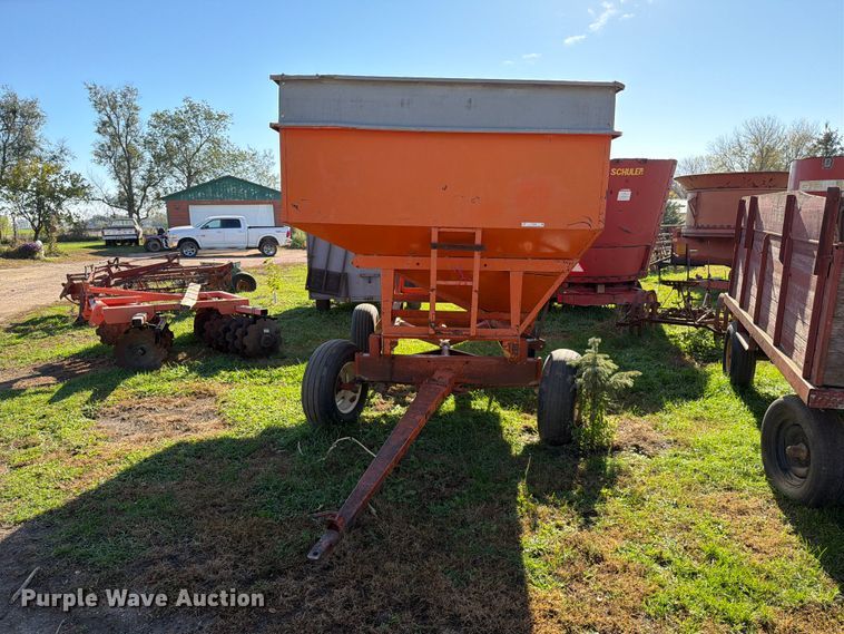 image for item FT6969 Bradford 240-316 gravity wagon
