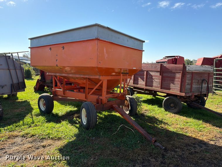 image for item FT6969 Bradford 240-316 gravity wagon