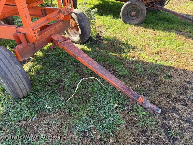 image for item FT6969 Bradford 240-316 gravity wagon