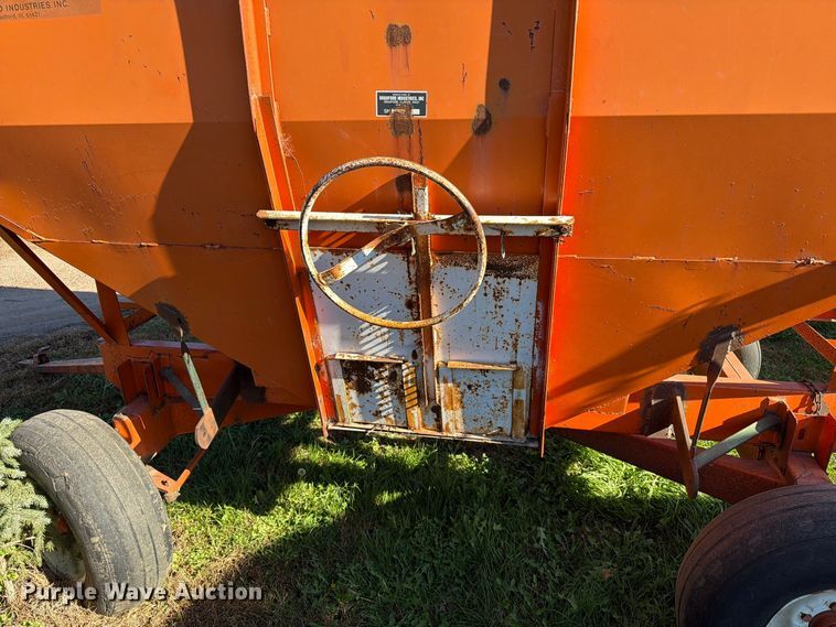 image for item FT6969 Bradford 240-316 gravity wagon