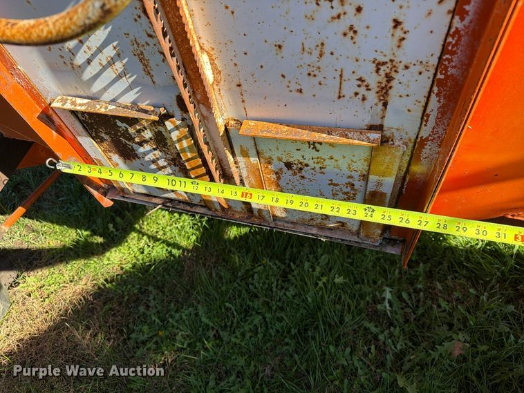 image for item FT6969 Bradford 240-316 gravity wagon