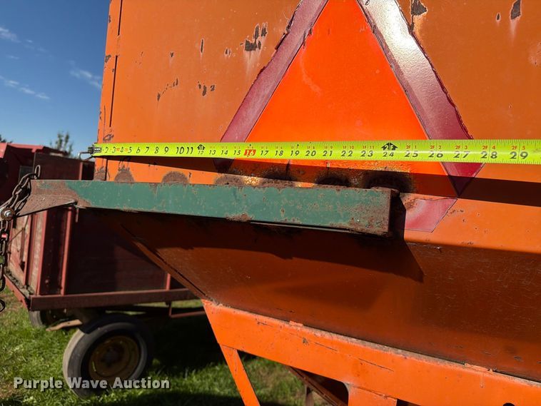 image for item FT6969 Bradford 240-316 gravity wagon